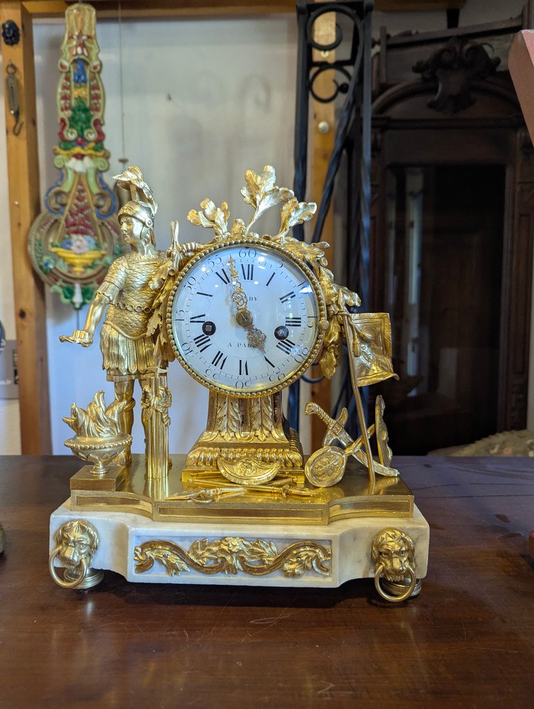 Pendule Louis XVI bronze guerrier et marbre — réparation Bordeaux